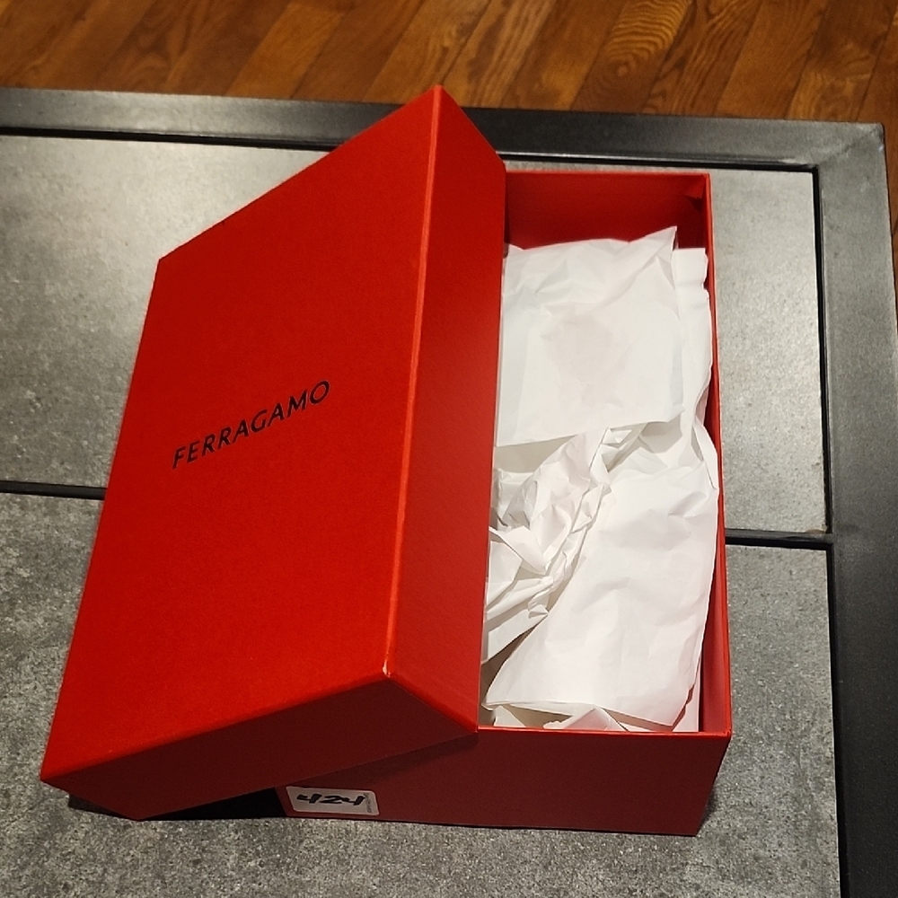 Ferragamo Red Gift Box - Picture 3 of 6